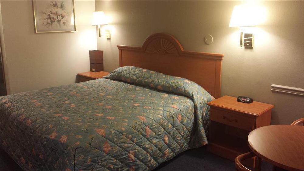 Americas Best Value Inn Burns Phòng bức ảnh