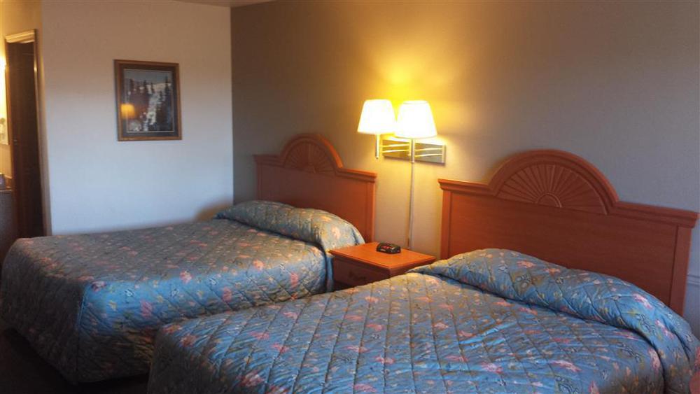 Americas Best Value Inn Burns Phòng bức ảnh