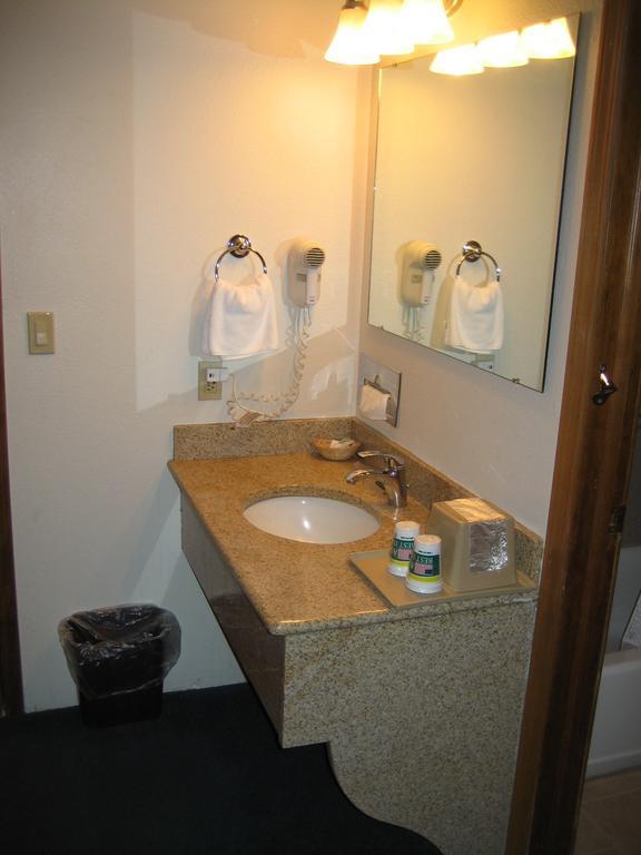 Americas Best Value Inn Burns Ngoại thất bức ảnh